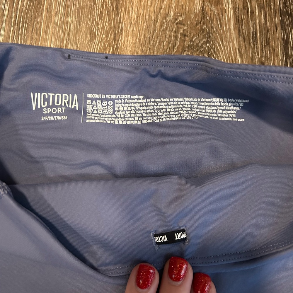 Victoria’s Secret Sport workout leggings with mesh panels size small